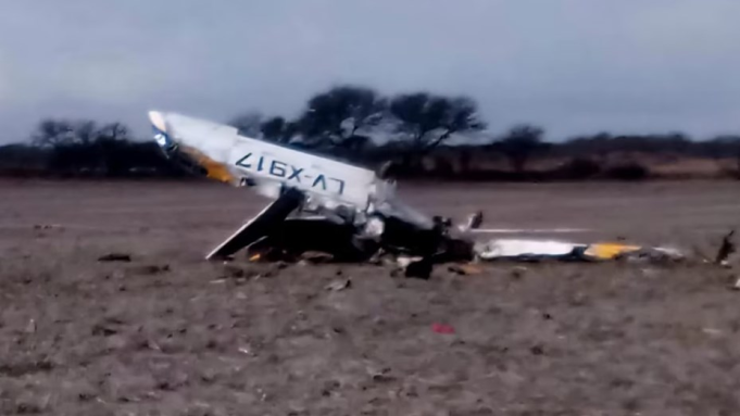 Murió el intendente de Reducción al estrellarse con su avioneta en un campo de San Luis.