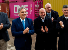 Llaryora anunció la rebaja a cero de ingresos brutos para empresas logísticas que den a Córdoba beneficios al transporte aéreo o marítimo.