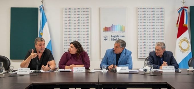 Legisladores buscan que Córdoba adhiera a la ley nacional de prevención de la muerte súbita.