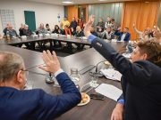 Aval para un proyecto que crea un sistema de gestión de caminos rurales no pavimentados en la provincia.