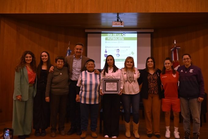 La Legislatura reconoció a Betina Soriano, futbolista de la Selección Argentina y del Club Belgrano.