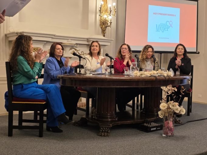 La vicegobernadora Myrian Prunotto acompañó la apertura del 2° Congreso Unidos x el Cáncer en la Legislatura Histórica de Córdoba.