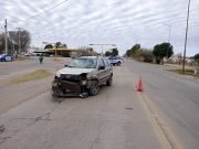 Choque en la rotonda de Ruta 16 y 60: una mujer resultó con lesiones leves.