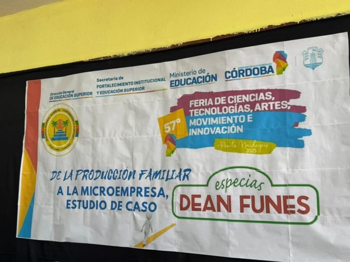 Alumnos de la Escuela Alberdi presentaron a Especias Deán Funes en la Feria de Ciencias 2025.