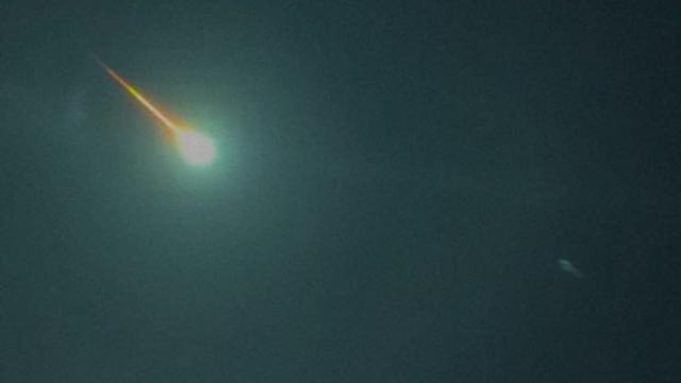 Impresionante bólido luminoso en el cielo argentino.