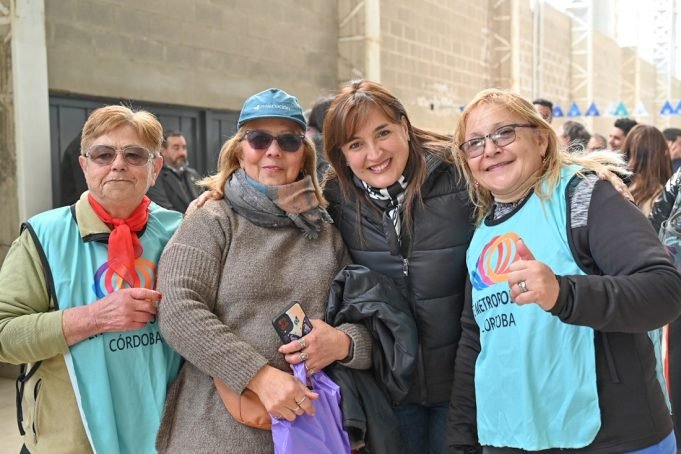 La vicegobernadora encabezó la apertura de las Olimpíadas Metropolitanas del Deporte en Monte Cristo.
