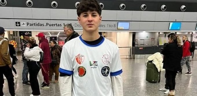Un sueño que cruza fronteras: el joven deanfunense Álvaro Carballo viajó a Italia para probarse en el fútbol profesional.