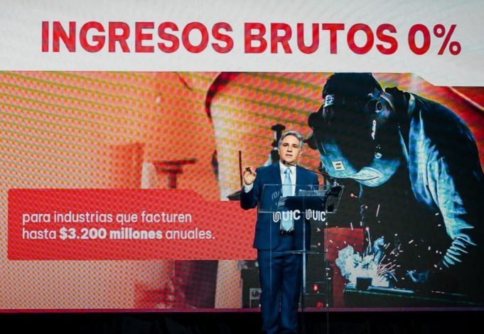 Llaryora reduce a 0 Ingresos Brutos a la Industria.