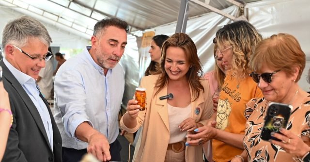 Myrian Prunotto visitó la Expo Apícola de Media Naranja.