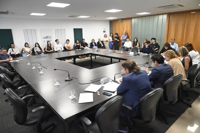 Trataron en comisión dos proyectos que buscan proteger la identidad digital de menores.