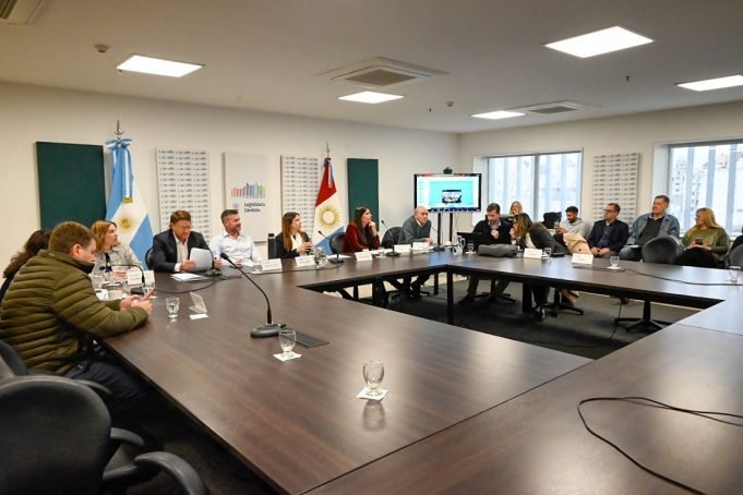 En comisión: legisladores avalaron la expropiación de inmuebles para distintas obras viales.