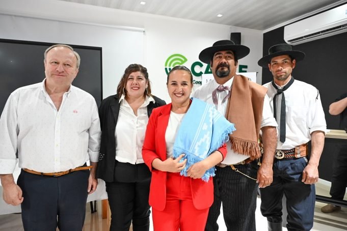 Myrian Prunotto presidió el acto inaugural por los festejos del 113° aniversario de Elena.