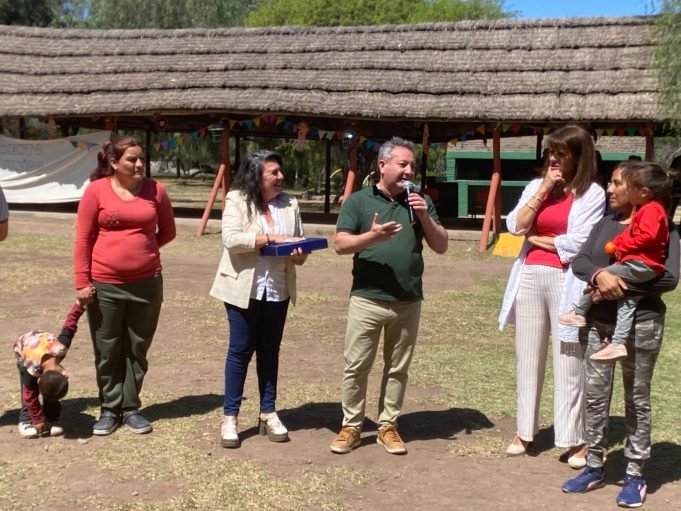 Entrega del Dispositivo Portatil Procer Para Brian Estudiante de la Escuela Especial Santa Mónica.