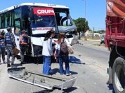 Ruta 16 y Ruta 60: un camión cruzó en rojo y provocó un choque con un colectivo de la empresa FAM.