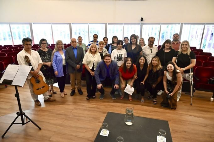 Se realizó en la Legislatura un conversatorio sobre la hermandad entre Argentina y Paraguay.