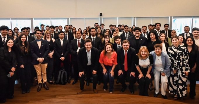 Se realizó en la Legislatura un encuentro de jóvenes con referentes de la política local.