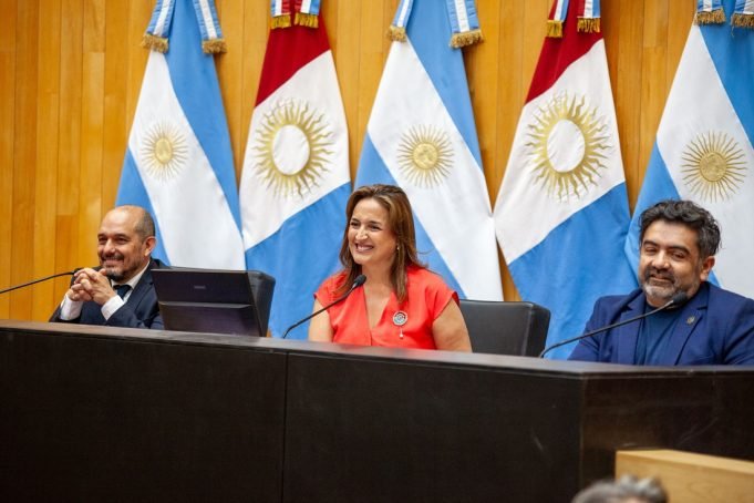 Prunotto a universitarios: “La política realmente cambia la vida de la gente”.