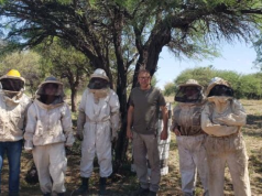 Capacitación y aprendizaje en territorio para los estudiantes del curso de Operario Apícola.