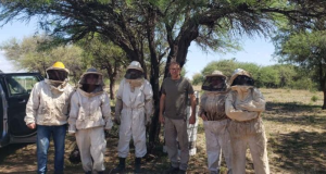 Capacitación y aprendizaje en territorio para los estudiantes del curso de Operario Apícola.