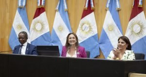 Prunotto: “Debemos vigilar la manipulación digital que amenaza la democracia y la cohesión social”.