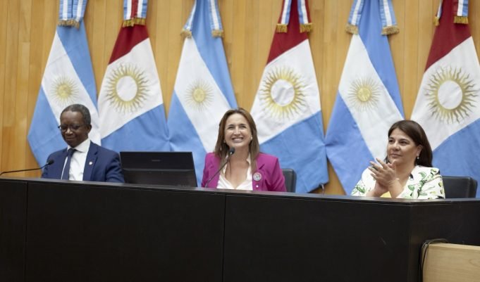 Prunotto: “Debemos vigilar la manipulación digital que amenaza la democracia y la cohesión social”.