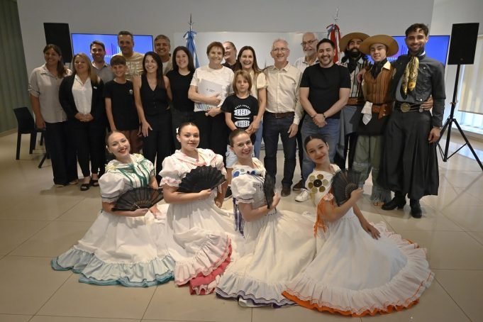 Reconocimiento legislativo a Gladys Caporale, referente de la danza folklórica.