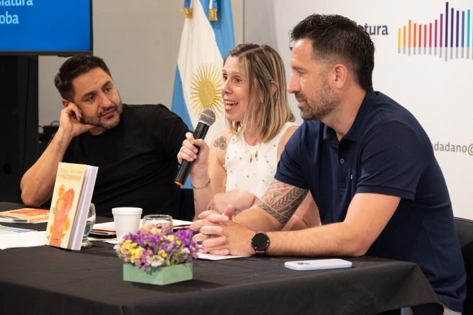 Presentaron un libro que busca acompañar a quienes les cuesta maternar.