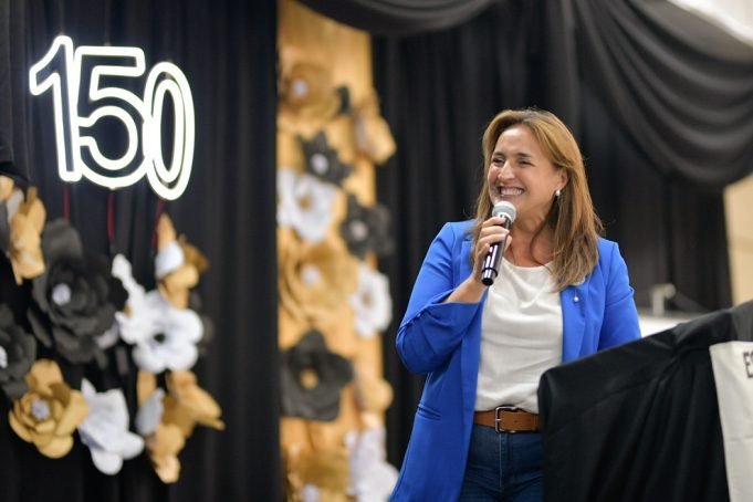 Prunotto presidió el acto por el 150° aniversario de la Escuela General San Martín, en Ballesteros.