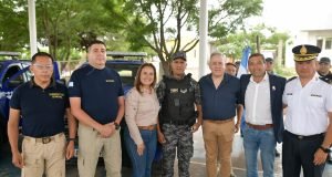 Myrian Prunotto presidió la entrega de móviles en Río Seco y Sobremonte.