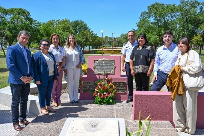 Myrian Prunotto presidió el emotivo acto del 90° Aniversario de la Democracia y la Soberanía en Plaza de Mercedes.