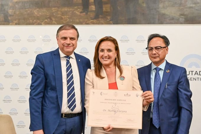 Distinguieron al gobernador Martín Llaryora como “Líder Transformador de América Latina”.