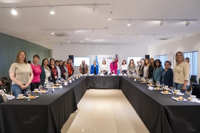 Mujeres de la política y la academia debatieron sobre “Educación y empleo con perspectiva de género”.