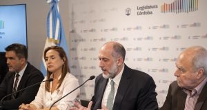 El ministro Guillermo Acosta presentó el Presupuesto 2026 en la Legislatura.