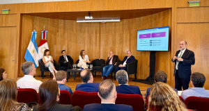 Presupuesto histórico: Prunotto celebró la visita del ministro de economía mediante X.