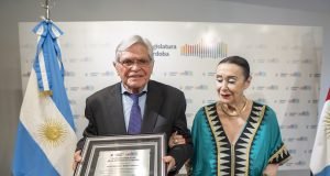 La Legislatura reconoció al periodista “Rony” Vargas.