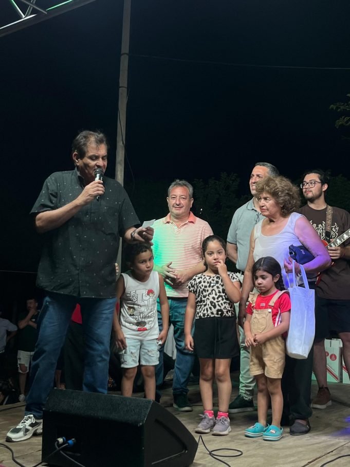 Legislador Figueroa Felicitó y Colaboróó en Multitudinaria Peña Navideña en Quilino.