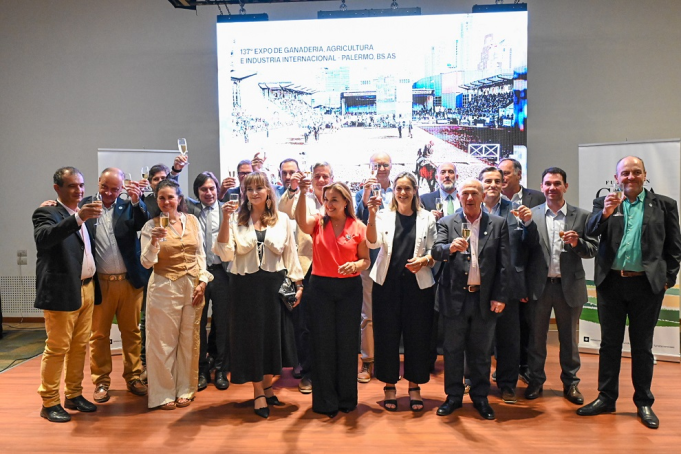 Myrian Prunotto participó del brindis de fin de año de la Fundación CEEA junto a referentes del agro cordobés