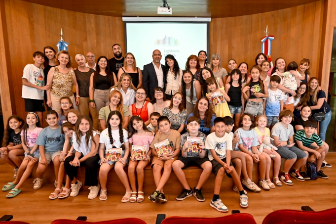 Un libro de cuentos presentado en la Legislatura transmite valores para la niñez