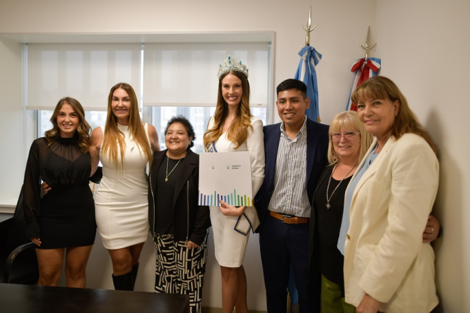 La Legislatura reconoció a Alina Akselrad, Miss Universo Argentina 2020, por su compromiso social