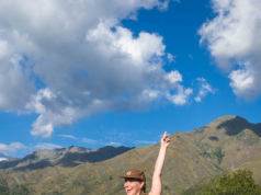 La influencer británica Alex Outhwaite visitó San Javier y Yacanto