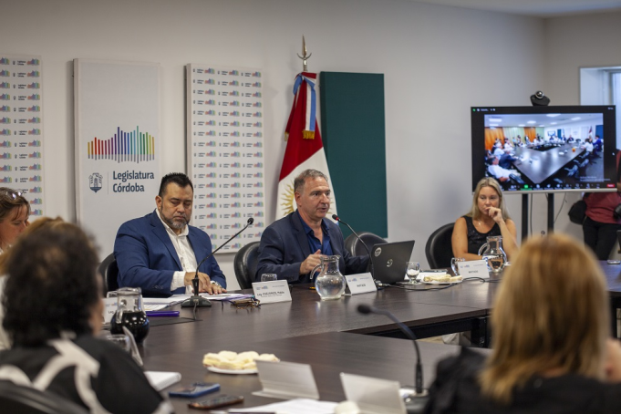 El ministro de Educación provincial expuso en la Legislatura los lineamientos de su cartera para el 2026