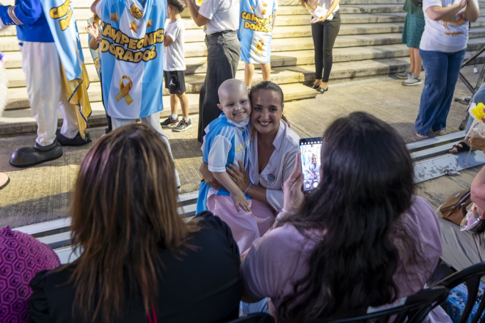 La Legislatura vivió una noche de fuertes emociones durante una actividad para concientizar sobre el cáncer infantil