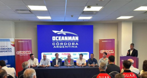 Presentaron Oceanman Argentina 2026: el mundo volverá a nadar en Embalse