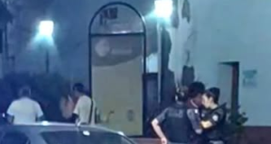 Deán Funes: Un auto chocó a otro que estaba estacionado en pleno centro.