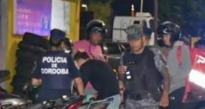 Deán Funes: Escapó de un control policial, se escondió en su casa y su mamá lo entregó.