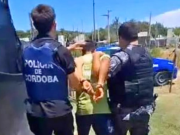 Deán Funes: Estaba ebrio, agredió a su pareja a un menor y cuanod lo detuieorn le hallaron dos cuchillas tipo carniceras.