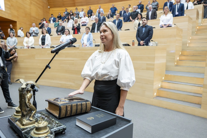 Julieta Rinaldi asumió como nueva vicepresidenta de la Unicameral