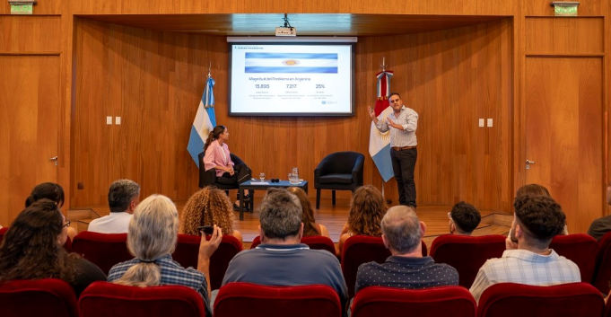 Médicos brindaron una charla abierta sobre prevención del cáncer colorrectal