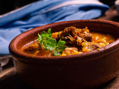 Córdoba celebra el 25 de Mayo con locro, tradición y grandes fiestas populares en toda la provincia