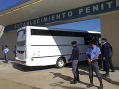 Por su seguridad: Trasladaron a Claudio Barrelier y Osvaldo Fasseta de Bouwer a la cárcel de Cruz del Eje.